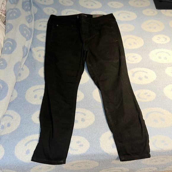 Torrid NEW JEEANS - Picture 1 of 2